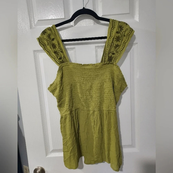 NWOT Maurices Plus Size Green Smocked Peplum Top in Size 1X - Picture 2 of 9
